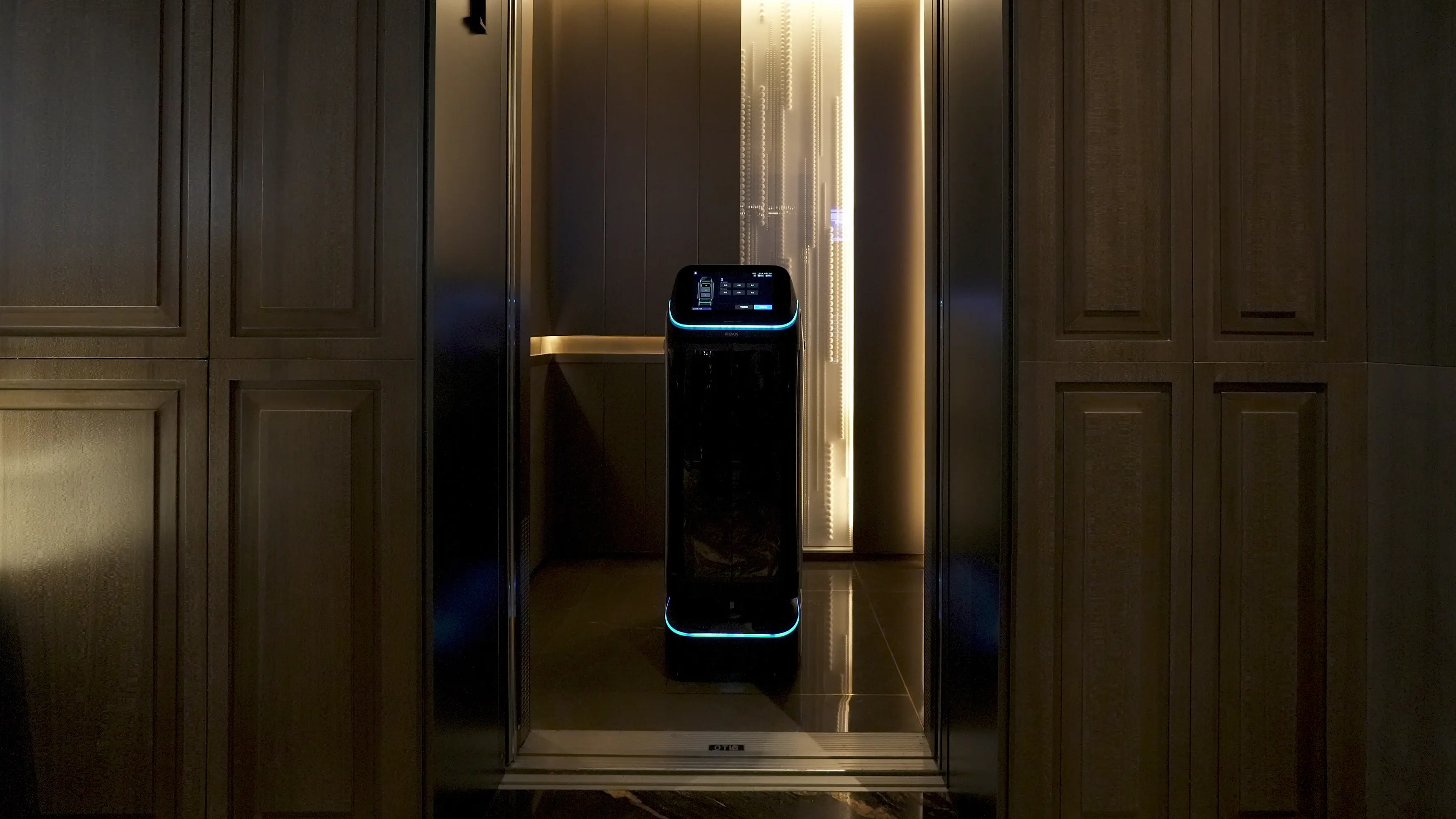 Roboter überwacht Zimmer