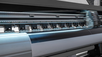 Close-Up der Rollköpfe im Ausgabefach eines von der offino Bürolösungen GmbH vertriebenen Drucksystems.