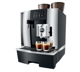 Freigestelltes Foto einer Jura GIGA X8 Gen2Chrom Kaffeemaschine vor einem weißen Hintergrund