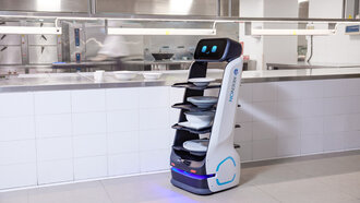 Roboter in einer Kantine