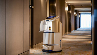 Roboter im Flur